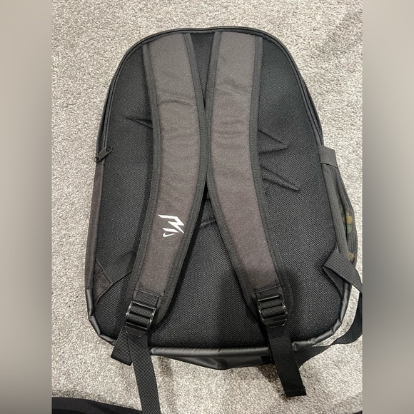 Nike Black and Gray Men's Backpack. NEW - Picture 4 of 4